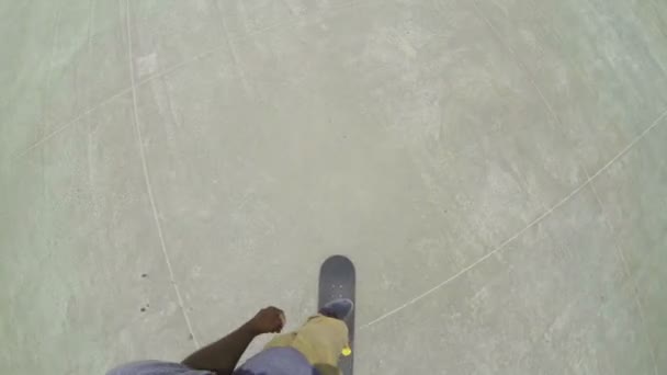 POV Man Skateboarding - Felvétel, videó