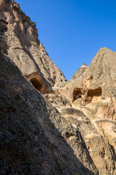 Jeskyně starobylého skalního kláštera Selime, vytesané do hor v údolí Ihlara, Cappadocia, Turecko - Fotografie, Obrázek