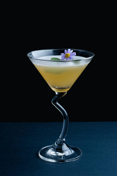 lemon and pineapple cocktail on black background - Valokuva, kuva