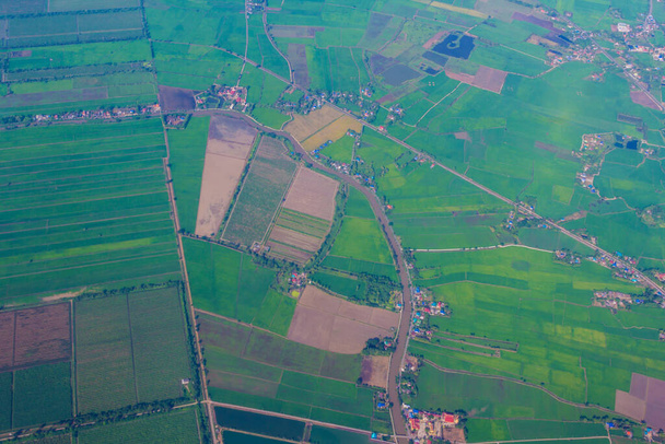 föld kilátás az égből / légi kilátás a zöld háttér - Fotó, kép
