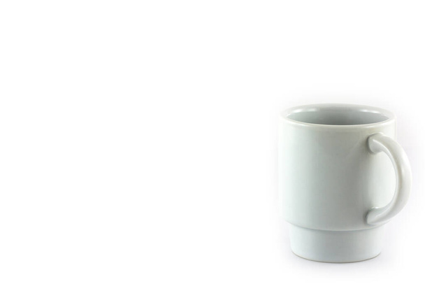 Witte koffiekop geïsoleerd op witte achtergrond - Foto, afbeelding