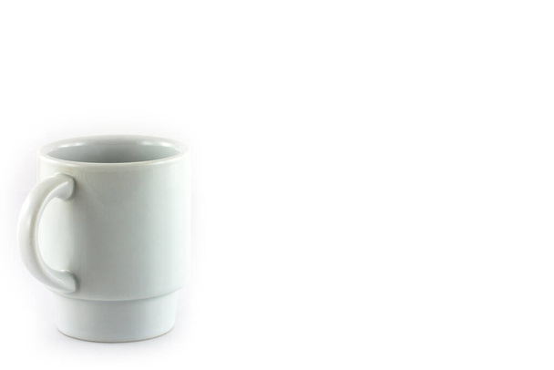 Bílý šálek kávy izolované na bílém pozadí - Fotografie, Obrázek
