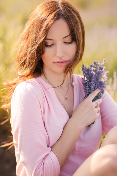 Beautiful girl on the lavender field. - Foto, Imagen