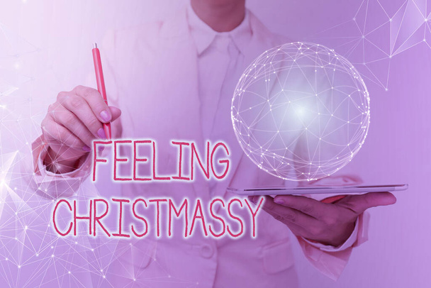 Znak pokazujący Uczucie Świąt. Koncepcja oznacza przypominające lub posiadające uczucia świąt Bożego Narodzenia Kobieta w garniturze Holding Tablet z okrągłym wyświetlaczem holograficznym. - Zdjęcie, obraz