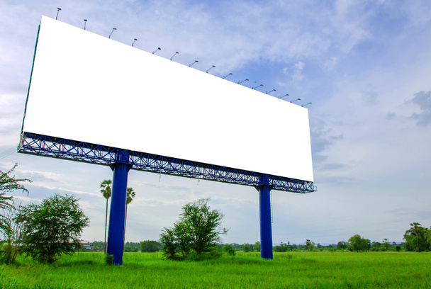 prázdné billboard připraven na Nový inzerát na louce - Fotografie, Obrázek