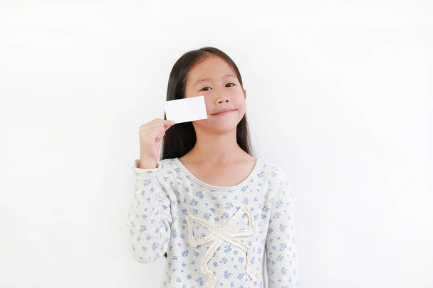 Asian little girl child showing blank yellow card over white background - Foto, immagini