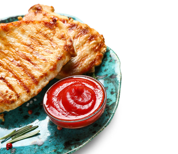 Tányér ízletes grillezett steak és mártással fehér alapon - Fotó, kép