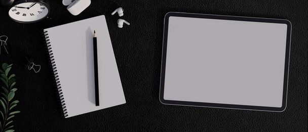 Lege notebook en tablet op zwarte werktafel met draadloze koptelefoon en decor, werkruimte plat lag in zwarte achtergrond, 3d rendering, 3d illustratie - Foto, afbeelding