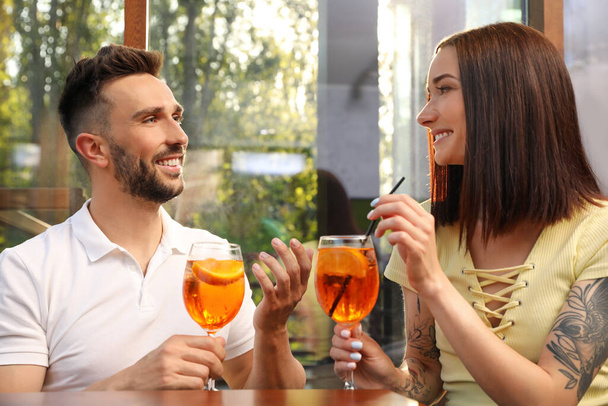 Happy couple with Aperol spritz cocktails outdoors - Foto, Bild