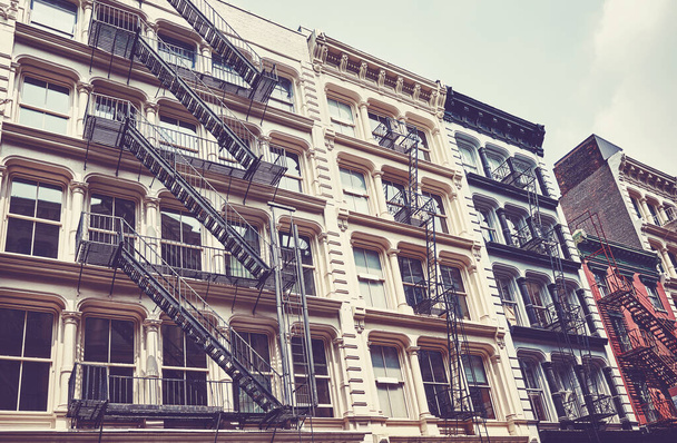 New York régi épület vastűzlépcsők, színes tónusú alkalmazott, USA. - Fotó, kép