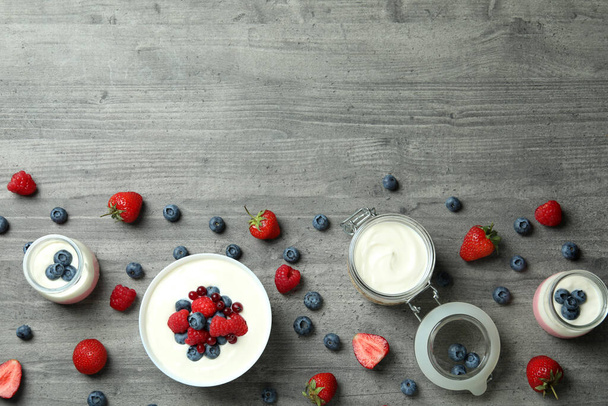 Concept of tasty breakfast with yogurt on gray textured table - Fotoğraf, Görsel