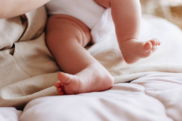 Close-up of small baby legs - Φωτογραφία, εικόνα
