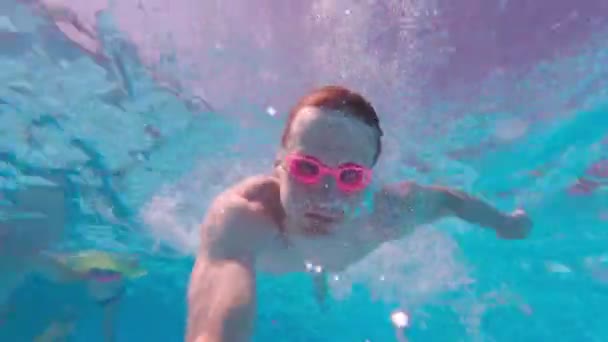 Homem no fundo da piscina - Filmagem, Vídeo