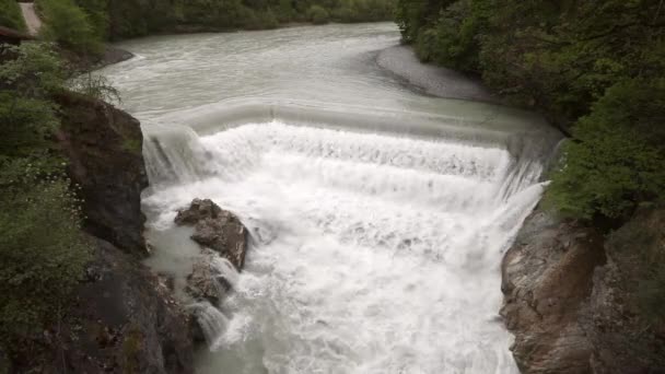 Vízesés a bajor Lech folyónál - Felvétel, videó