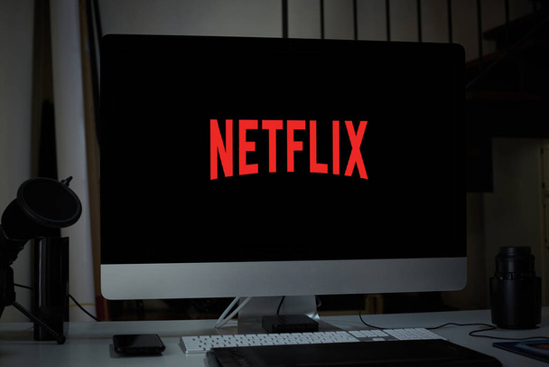 Desktop computer displaying Netflix - Photo, image