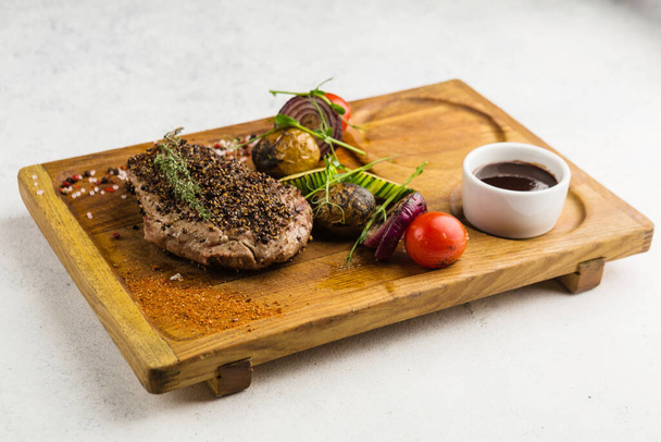 restaurant dish with grilled meat and vegetable side dish - Foto, immagini