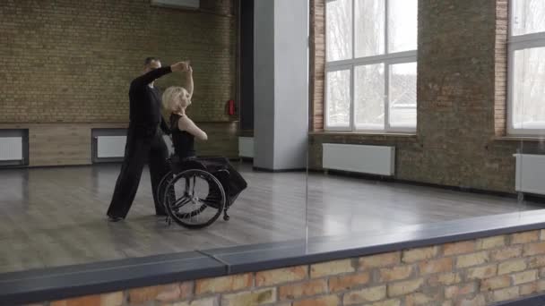 Treinamento de parceiros de dança em salão de dança - Filmagem, Vídeo