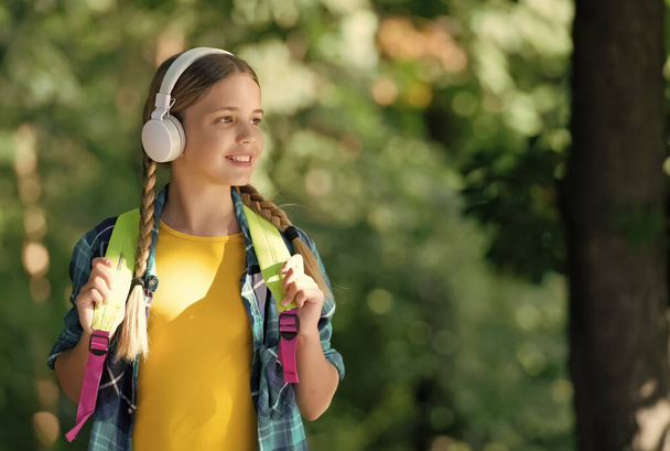 Happy child listen to music playing in headphones vacation travel natural landscape summer outdoors, adventure, copy space - Foto, Imagen