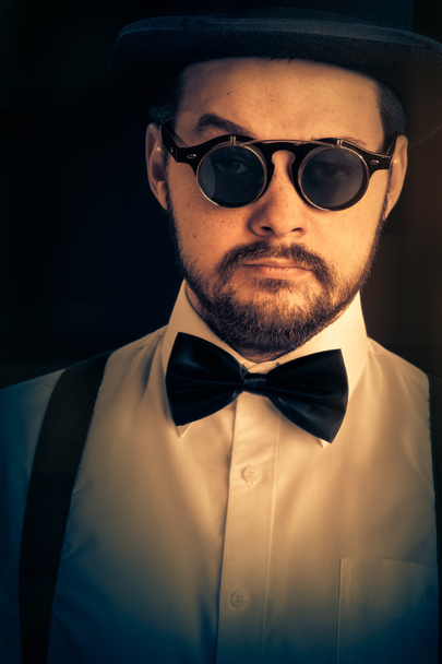 Man with Top Hat and Steampunk Glasses Retro Portrait - Фото, зображення