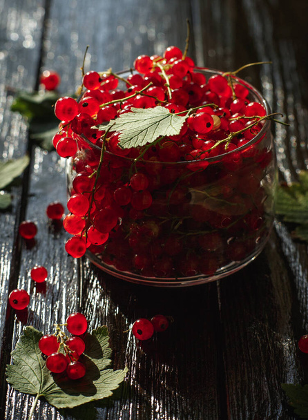 red currant, berry on a wooden table, wooden background - Foto, Imagem