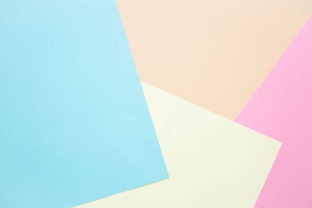 Feuilles de papier coloré comme fond : bleu, rose et jaune. Aménagement, espace de copie. Impression géométrique. - Photo, image