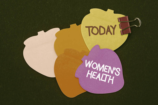 Podpis koncepcyjny Women S Health. Koncepcja oznacza, że kobiety s jest konsekwencją zdrowia fizycznego unikanie choroby Wiele różnorodnych kolekcji biurowych papeterii zdjęcie umieszczone nad stołem - Zdjęcie, obraz