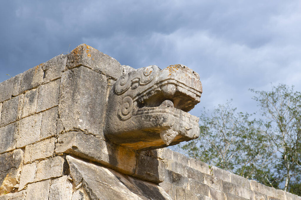 Tumba del Chac-mool (Tumba del Chac Mool) en el sitio arqueológico de Chichén Itzá en Yucatán, México. Chichén Itzá es Patrimonio de la Humanidad por la UNESCO. - Foto, imagen