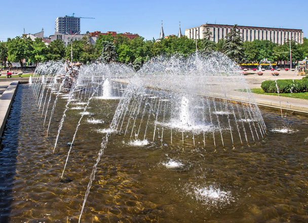 Muse fountain, summer Dnieper, Dnipro city, Ukraine - Zdjęcie, obraz