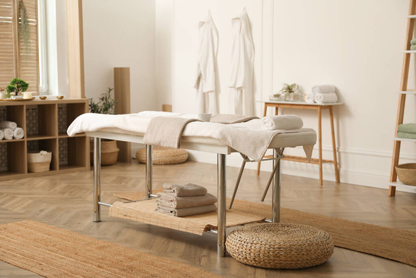 Stylish massage room interior with spa table in salon - Foto, Imagem