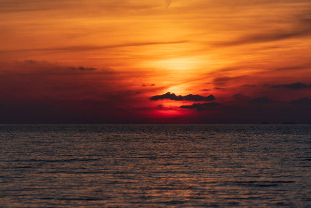 Mer ionienne au coucher du soleil. Île de Corfou en Grèce - Photo, image