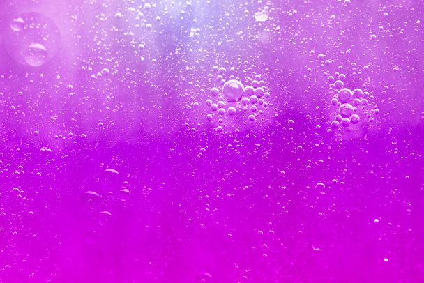 Fioletowe pęcherzyki powietrza Tło wody tapety - Zdjęcie, obraz