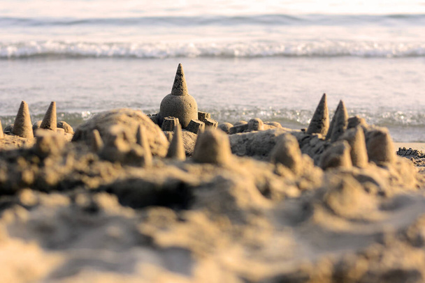 Sandcastle com o mar no fundo. - Foto, Imagem