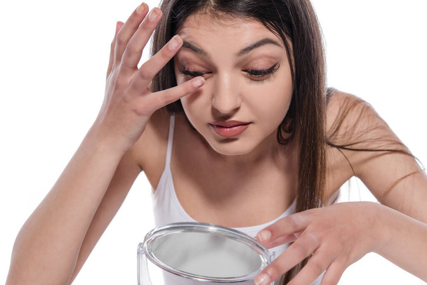 jonge vrouw met een glas water - Foto, afbeelding