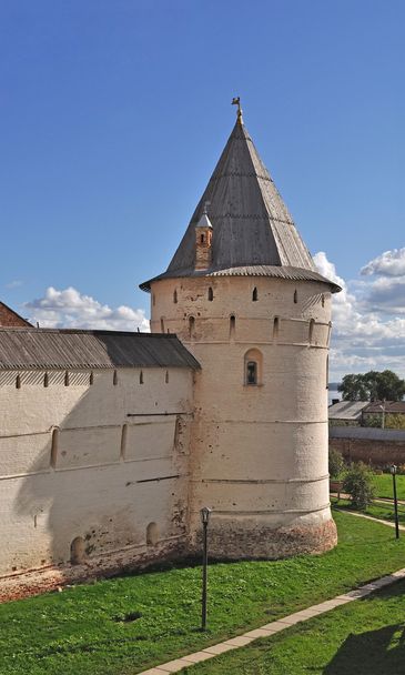 Wall and tower of Kremlin in ancient russian city Rostov The Great - Foto, imagen