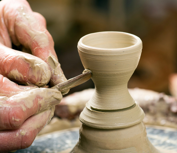 hands of a potter, creating an earthen jar - Foto, Imagen