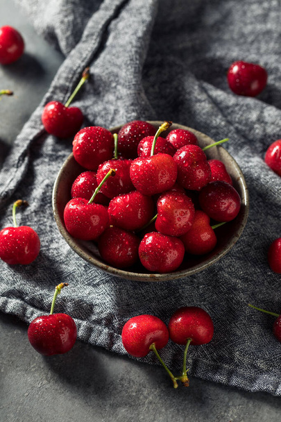 Healthy Organic Red Cherries in a Bowl to Eat - Zdjęcie, obraz