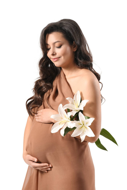 Молода вагітна жінка з квітами лілії на білому тлі
 - Фото, зображення