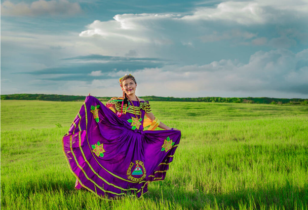 Nicaraguan woman in folk costume, Nicaraguan woman in folk costume - Fotografie, Obrázek