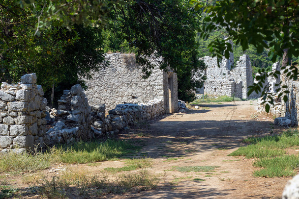 Olympos ancient damaged stone buildings, historical place. Hellenistic, Roman, Byzantine period. Turkey, Antalya.  - Zdjęcie, obraz