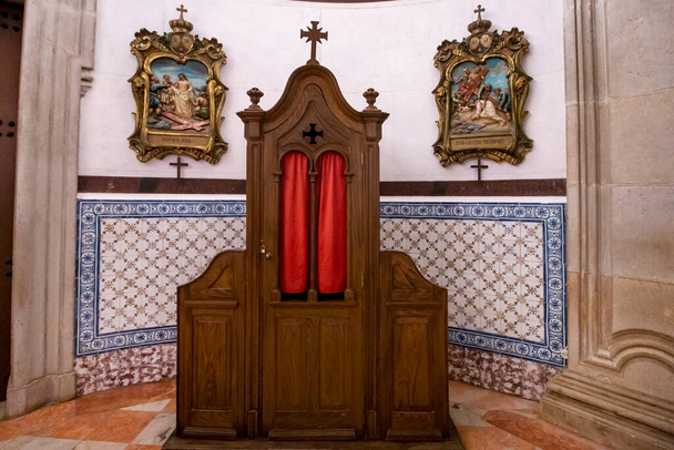 ポルトガル・ファロにあるカルモ教会の木造教会の外観. - 写真・画像