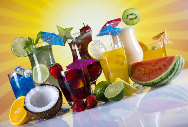 Cocktails mit Früchten - Foto, Bild