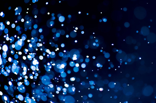 Абстрактное фоновое изображение синего боке из размытых линз. для фонового использования - Фото, изображение