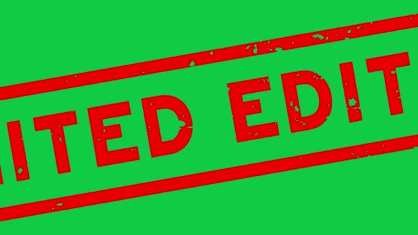 Grunge rood limited edition woord vierkante rubber zegel zegel zoon uit van groene achtergrond - Video