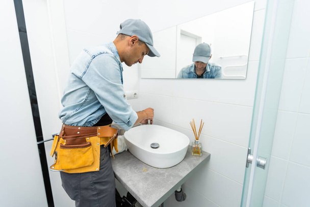 plumber installs a new faucet for a sink - Fotografie, Obrázek