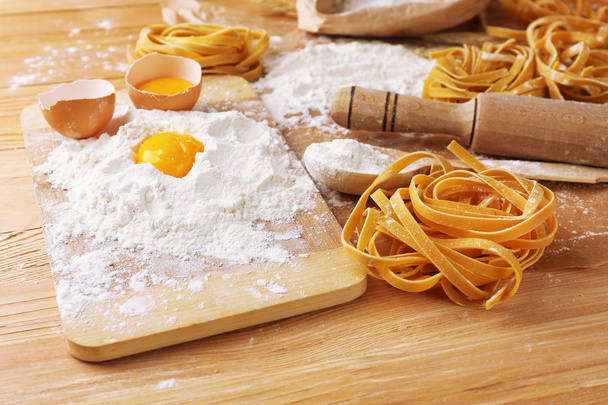 Raw homemade pasta and ingredients for pasta - Foto, Imagen
