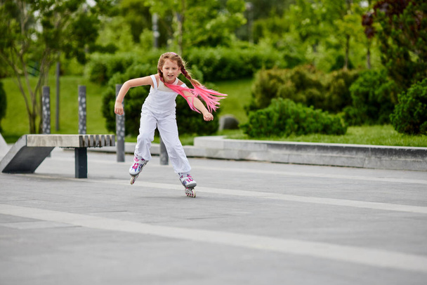 Cute little child girl on roller skates - Φωτογραφία, εικόνα