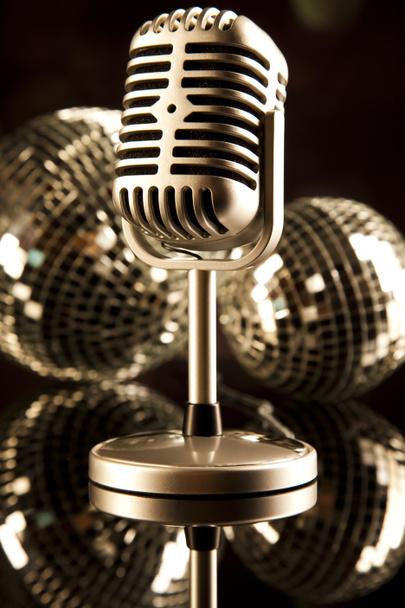 microfone com bolas de discoteca
 - Foto, Imagem