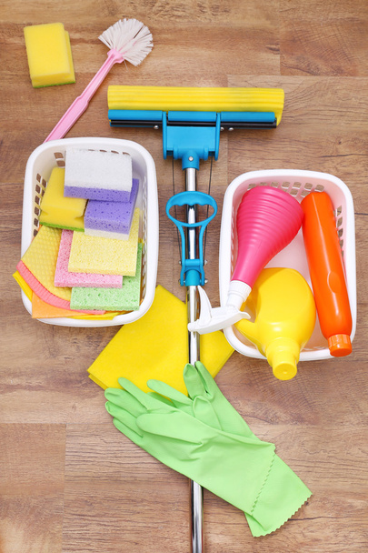 Productos y herramientas de limpieza
 - Foto, imagen