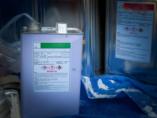 Chemisch afval in de industrie, kleurenmengapparatuur                  - Foto, afbeelding
