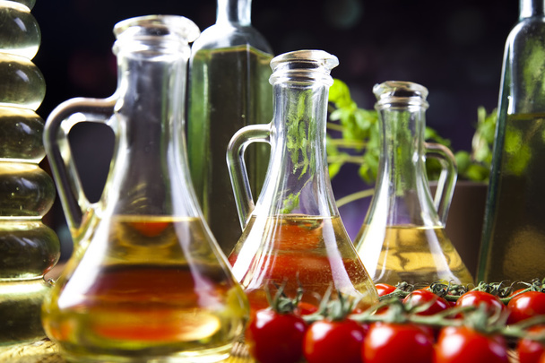 Aceite de oliva con tomates
 - Foto, imagen